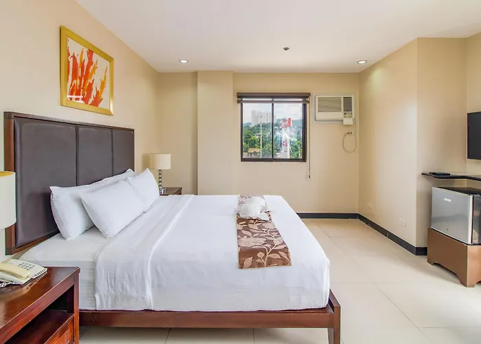 Hotel Main And